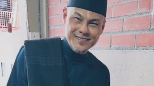 Perjalanan Adam Corrie Menjadi Muslim